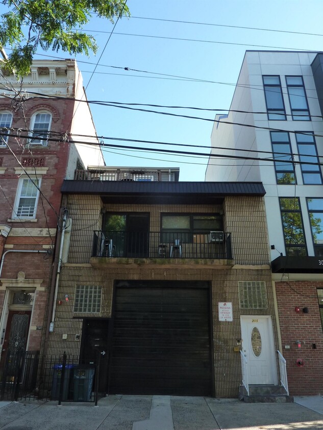 Primary Photo - 305 3rd St