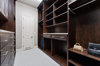 Building Photo - 19 Paloma Bend Pl