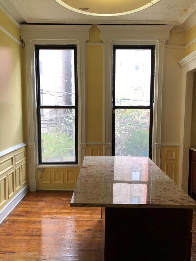 Primary Photo - 1177 Dean St