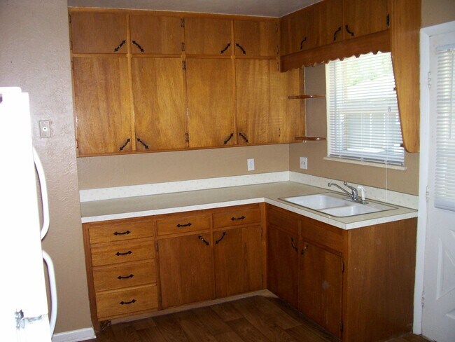 Foto del edificio - 3006 Butternut Dr