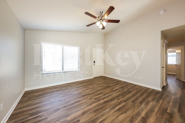 Foto del edificio - 3145 W Crest Ln