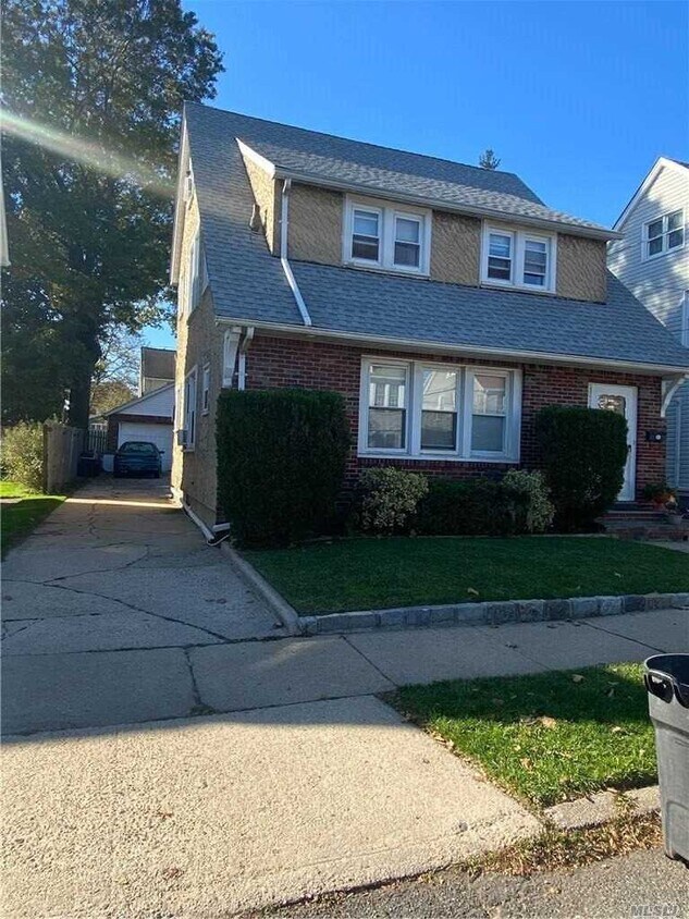 Primary Photo - 202 Park Ave