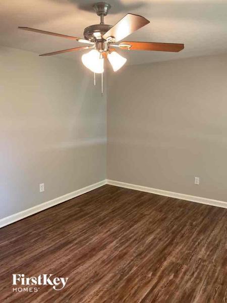Foto del edificio - 6360 Garnet Dr