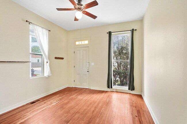 Foto del edificio - 131 Brooklyn Ave