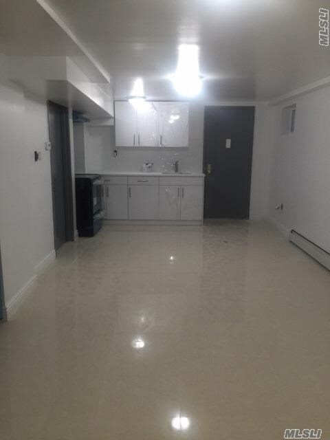 Foto del edificio - 377 Maple Ave