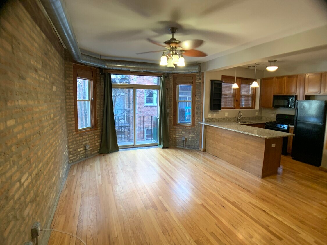 Primary Photo - 1651 W Pratt Blvd