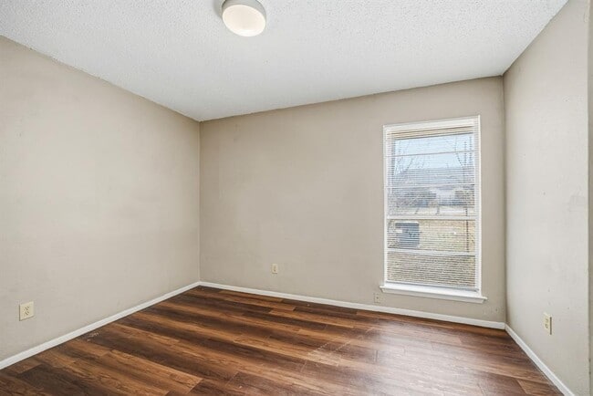 Building Photo - 5202 Nuckols Crossing Rd