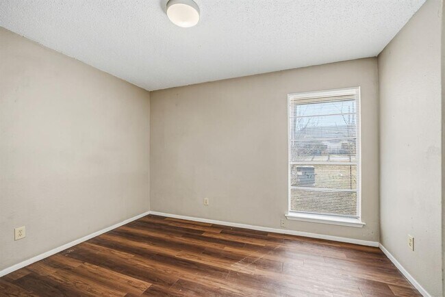 Foto del edificio - 5202 Nuckols Crossing Rd