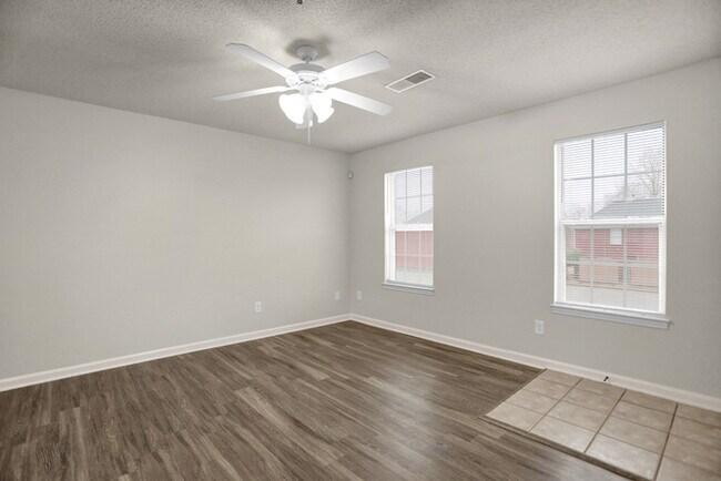 Foto del edificio - 818 Barrington Woods Cove