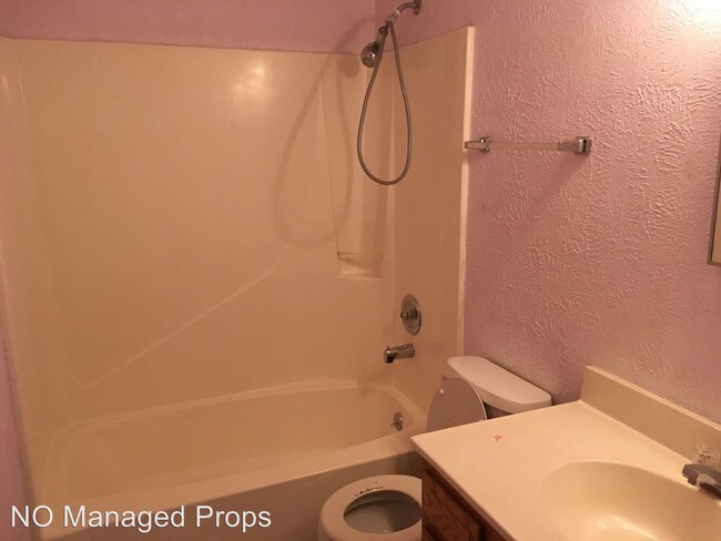 Building Photo - 2 br, 1.5 bath House - 4101 Delaware Ave. #11
