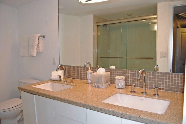 Building Photo - 3000 N Ocean Dr