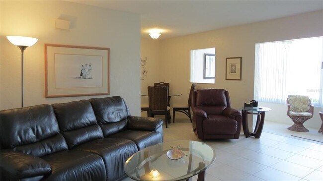 Foto del edificio - 7193 W Country Club Dr N