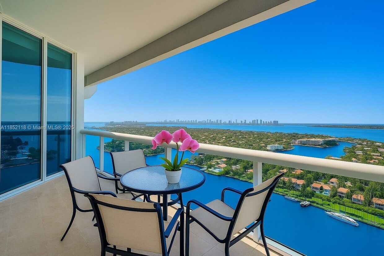 Primary Photo - 4779 Collins Ave