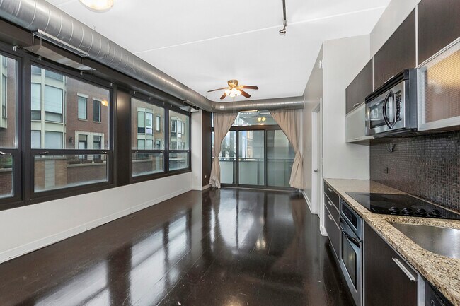 Foto del edificio - 660 W Wayman St