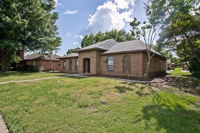 Building Photo - 4009 Eagle Pass