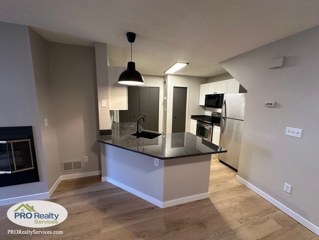 Foto del edificio - 2 Bedroom Townhome in Woodbury