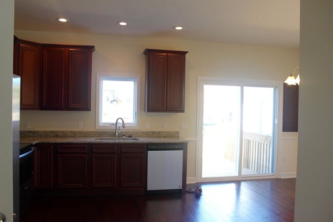 Foto del edificio - 113 Cedar Point Ln