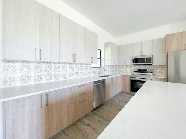 Building Photo - 15245 Brainbridge Cir