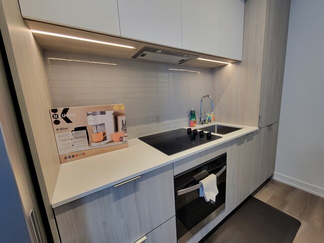 Building Photo - 395 Square One Dr