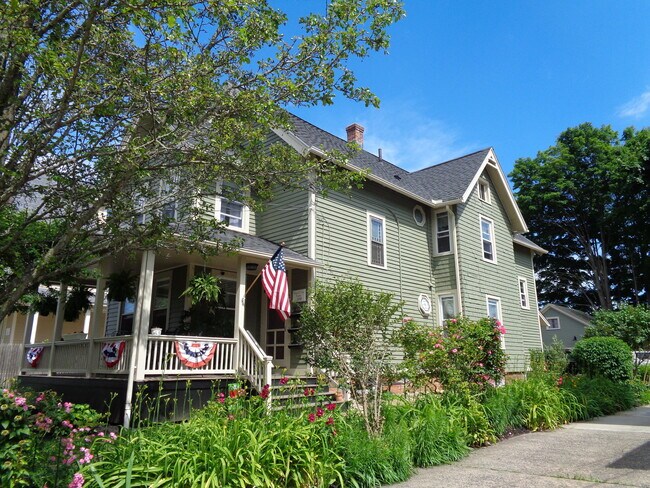 Building Photo - 29 Bradley Ave