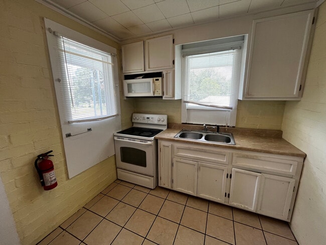 Foto del edificio - 305 Lawrence St