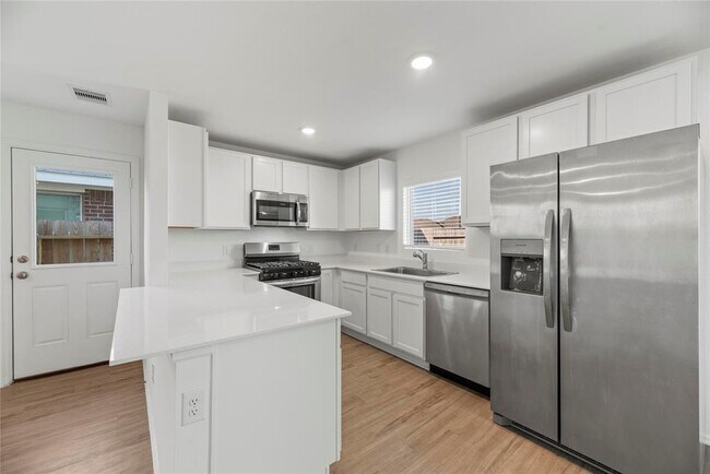 Foto del edificio - 7402 Clover Chase Dr