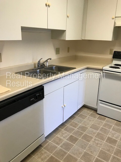 Building Photo - Cambridge Unit 112 - 2 bedroom, 2 bathroom