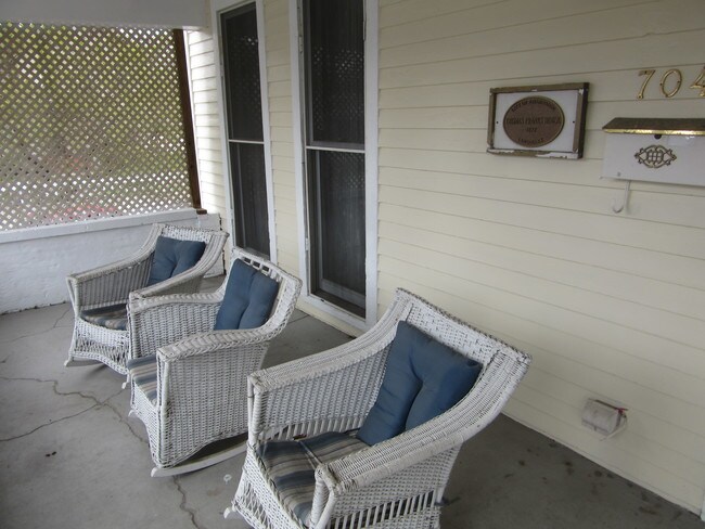 Building Photo - 704 N Randolph St