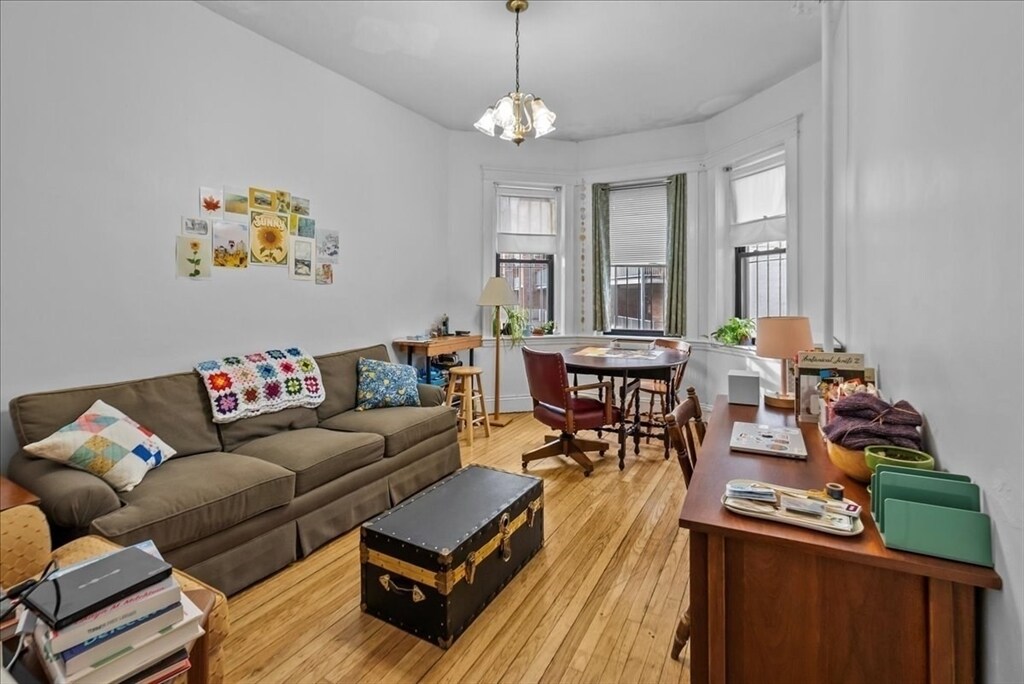 Primary Photo - 69 Quint Ave