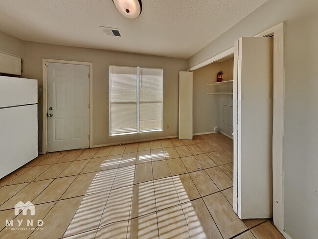Foto del edificio - 3535 Laurel Cove