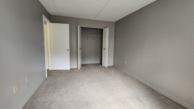 Foto del edificio - 66 Beach Point Pl
