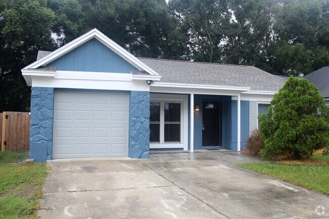 Building Photo - 205 Regal Park Dr
