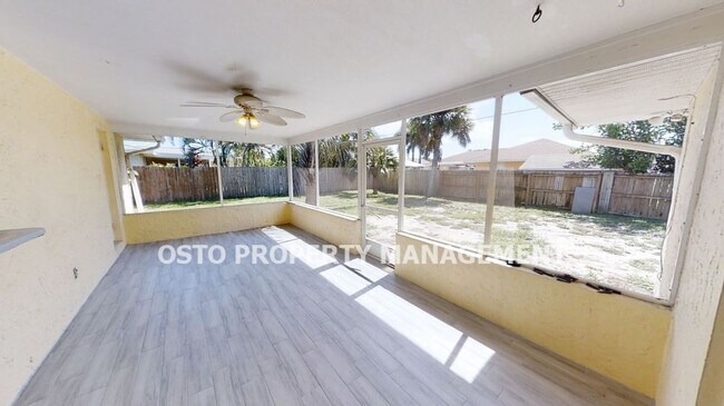 Building Photo - Spacious 3 Bedroom Home Close to Beach