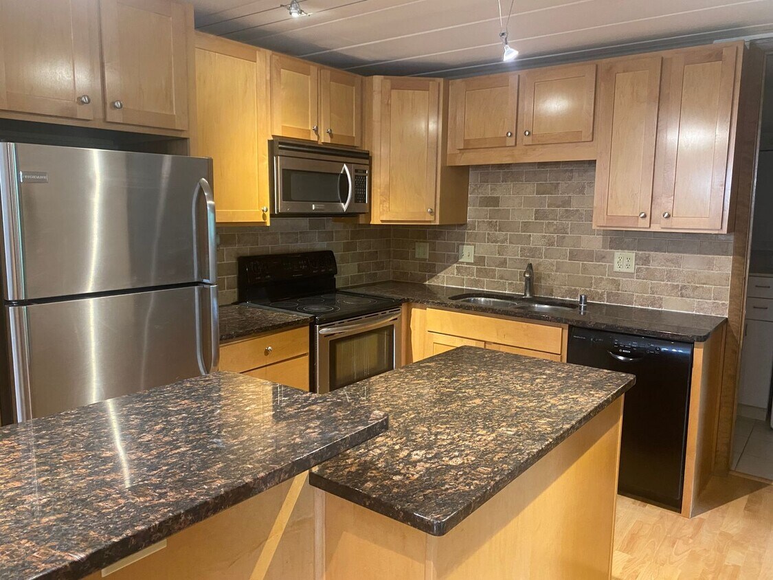 Foto principal - 2051 Allen Blvd