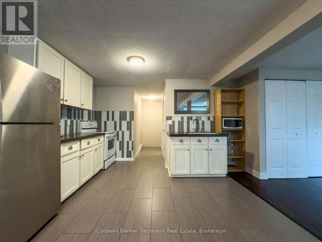 Building Photo - 723 Scottsdale Dr