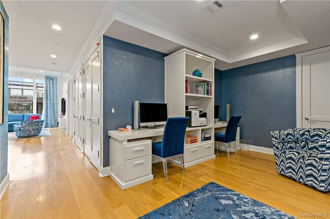 Foto del edificio - 45-45 Hudson View Way