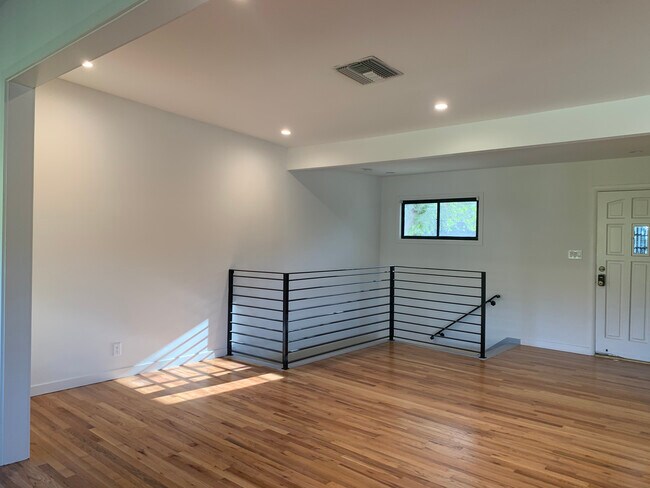 Building Photo - 3210 Dos Palos Dr