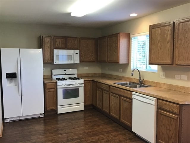Building Photo - 818 Glen Cove Ln