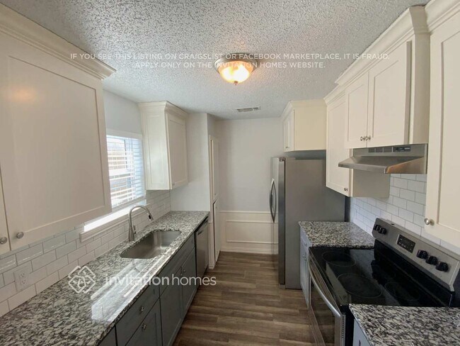 Foto del edificio - 340 NW Summercrest Blvd