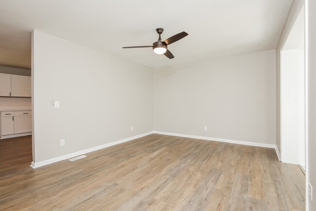 Building Photo - 3310 Jules Dr