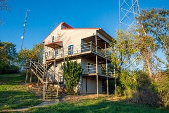 Building Photo - 10644 Peach Ridge Rd