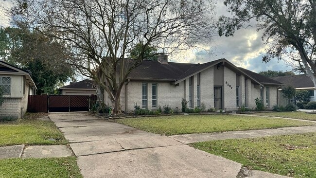 Building Photo - 9207 Portal Dr