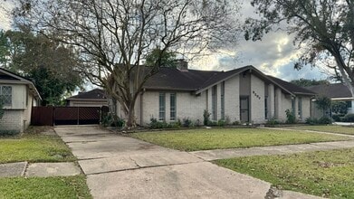 Building Photo - 9207 Portal Dr