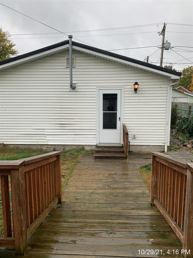 Building Photo - 430 E 3rd St