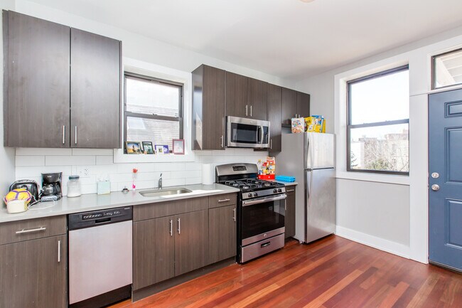 Foto del edificio - 1350 N Wolcott Ave