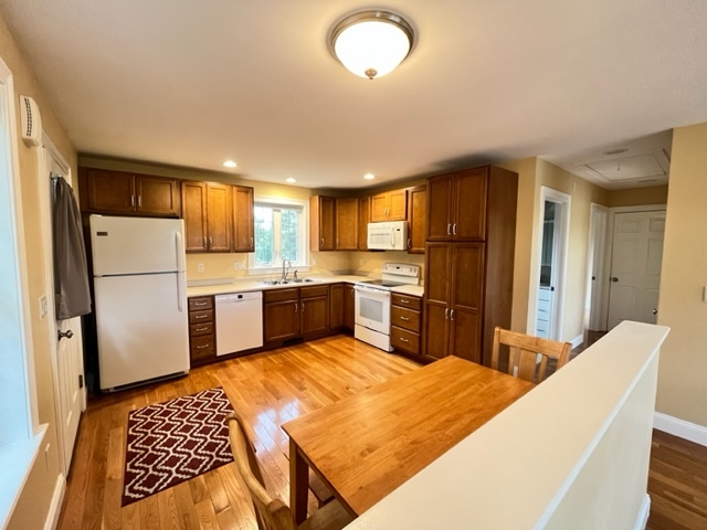 Foto del edificio - 80 Cider Hill Rd