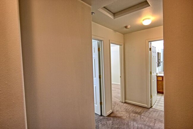 Building Photo - 720 Sunny Ln