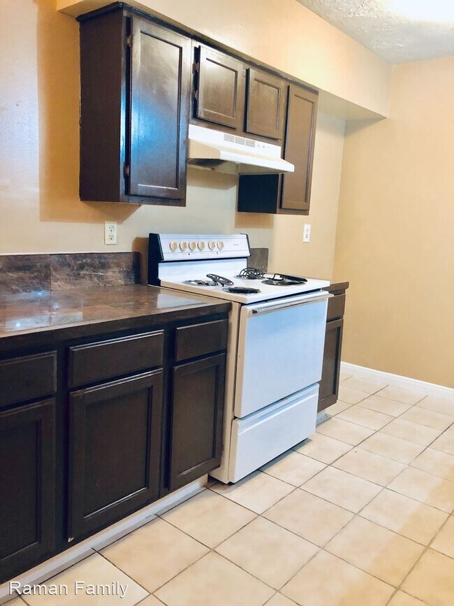 4 br, 2 bath House - 8914 Valley Side Dr photo'