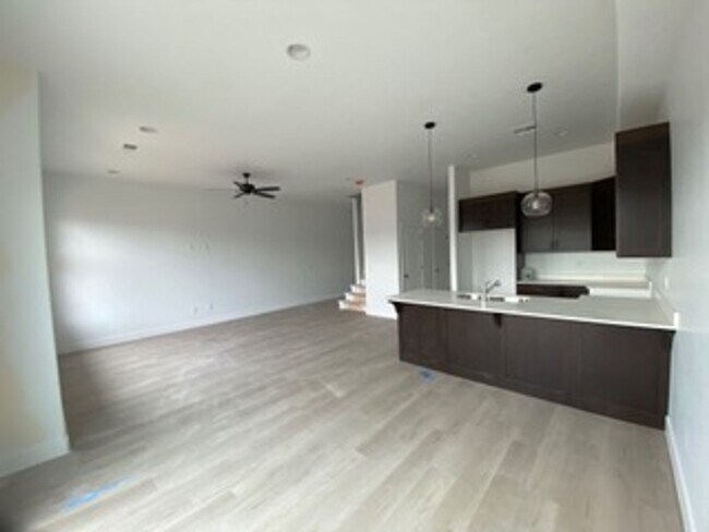 Foto del edificio - Beautiful like Brand New 3 Bedroom, 2.5 BathroomTownhome in Washington Fields!