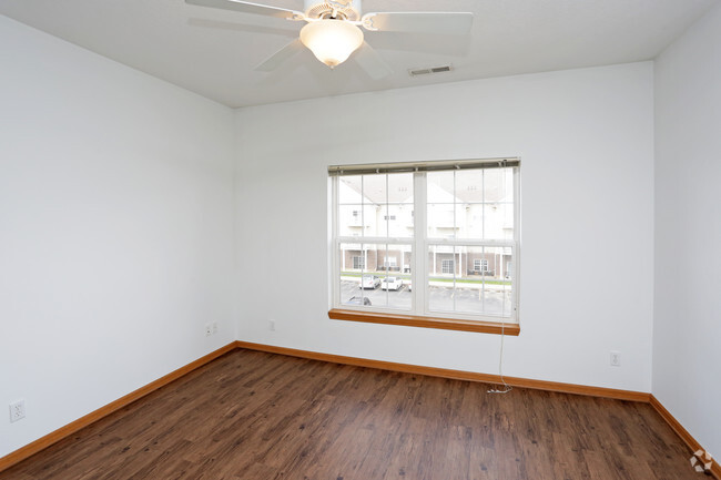 1BR, 1BA - 730 SF - Bedroom - Fountain View Apartments